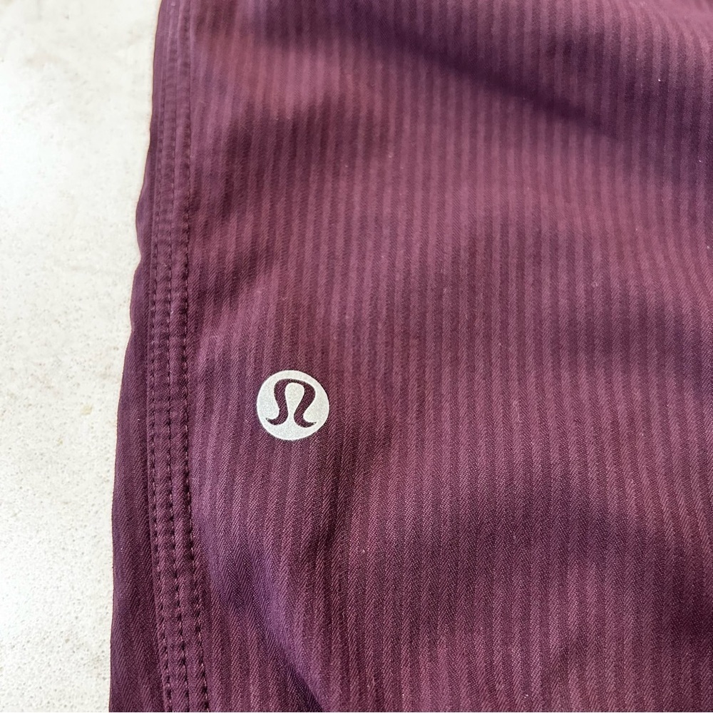 Lululemon Woman's Purple Crop Studio Pant Medium Rise size 6 - Picture 9 of 16